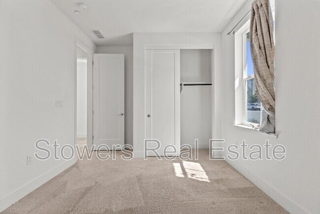 Building Photo - 2012 Confidence Wy