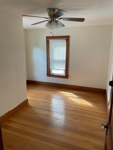 Upstairs Bedroom 1 - 42 Grosvenor St