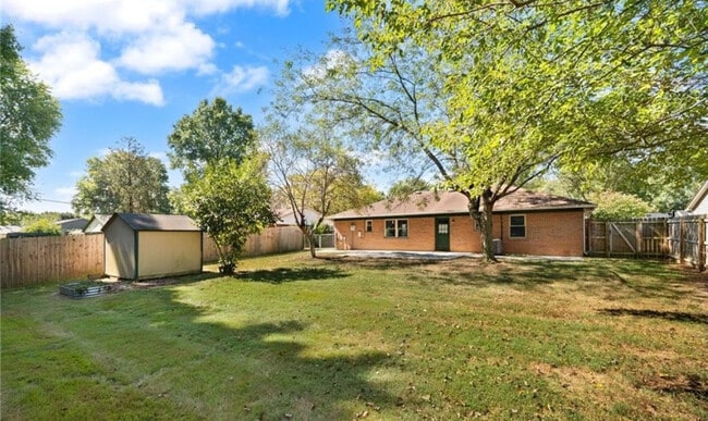 Building Photo - 2012 Blue Teal Ln