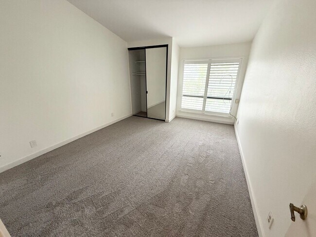 Building Photo - Gorgeous 3 bedroom home In the heart of Mission Viejo!