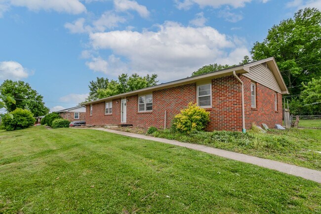 Primary Photo - 3611 Rock Quarry Rd