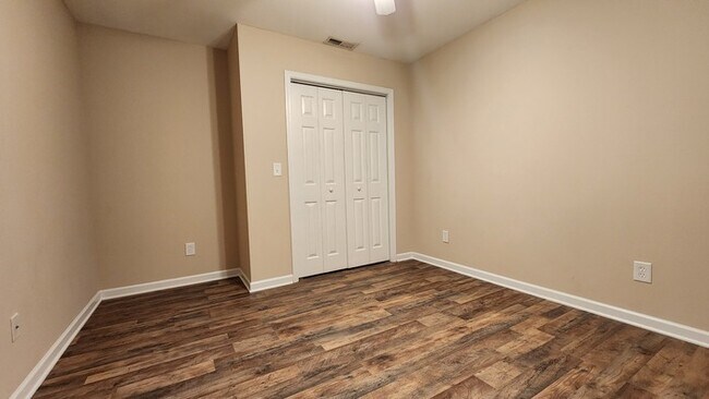 Building Photo - Spacious Condo For Lease