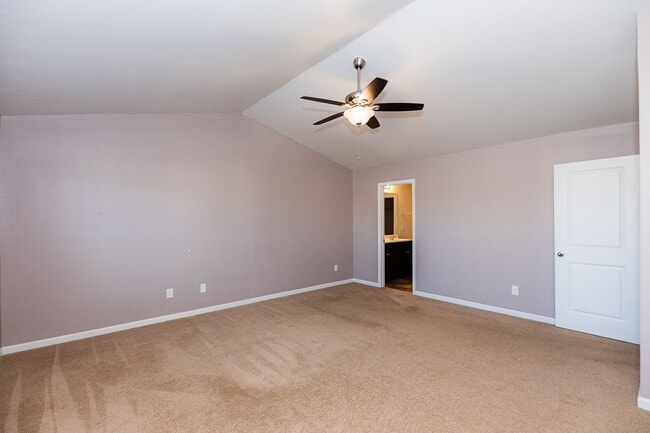 Building Photo - Beautifully 4-bedroom, 2.5-bathroom spacio...