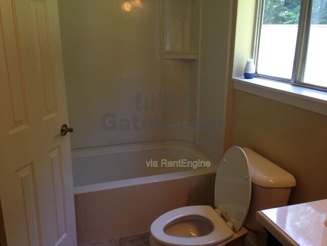 Building Photo - 695 Georgia Ave