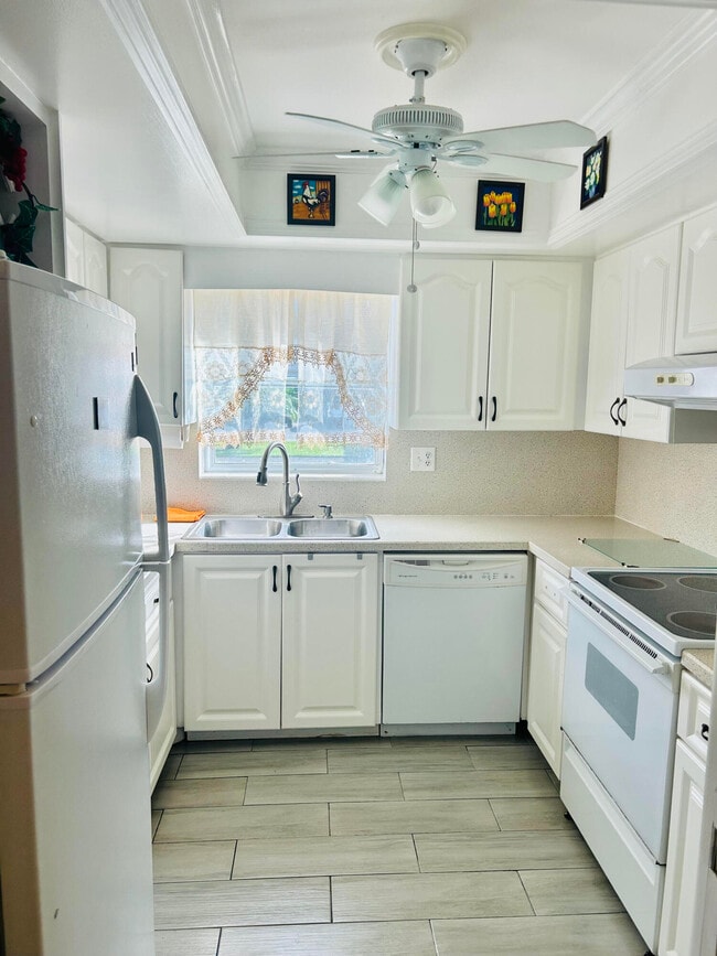 Building Photo - 2567 Dudley Dr W