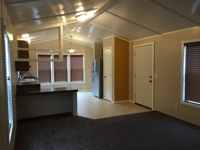 Building Photo - Nice Apartment in North Pointe! No one liv...