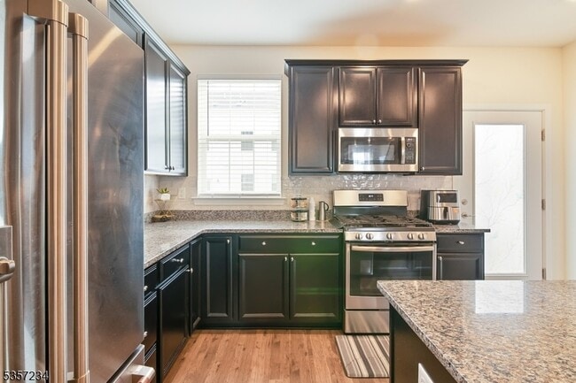 Building Photo - 403 Saratoga Ct