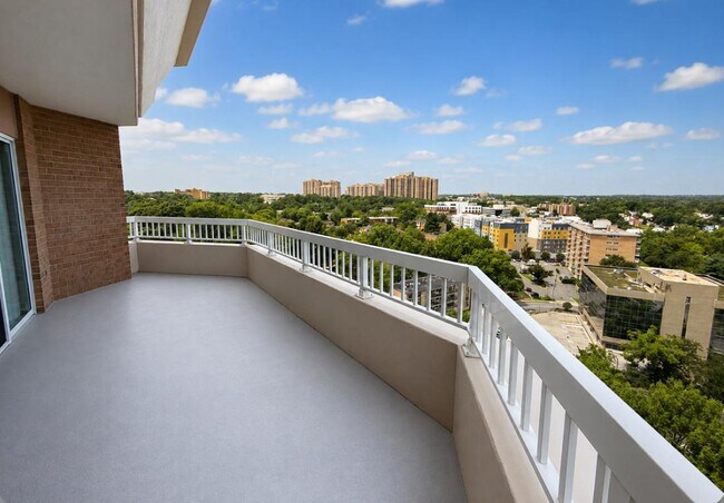 Building Photo - 3101 N Hampton Dr