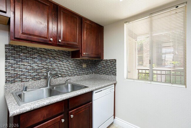 Building Photo - 5081 River Glen Dr