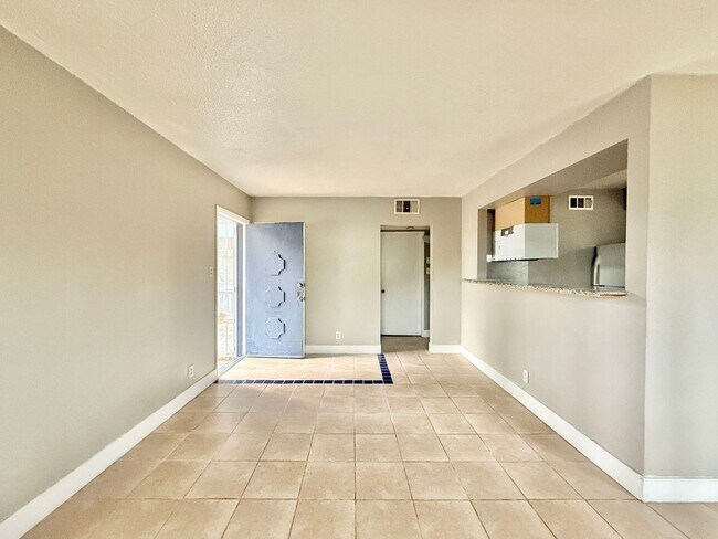 Building Photo - Cozy 2-Bed Upstairs Rental – Well-Maintained & Move-In Ready!