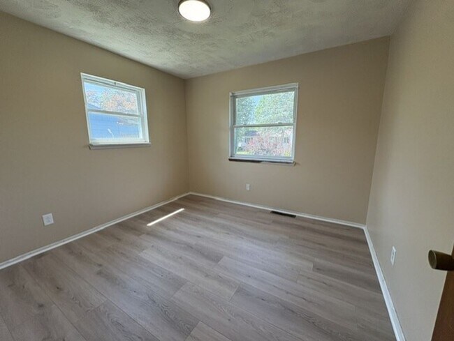 Building Photo - Updated 3-Bedroom Akron Home with Finished Basement & Large Detached Garage