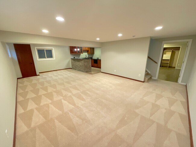Building Photo - 4 Bedroom Home Available Near S Academy Bl...