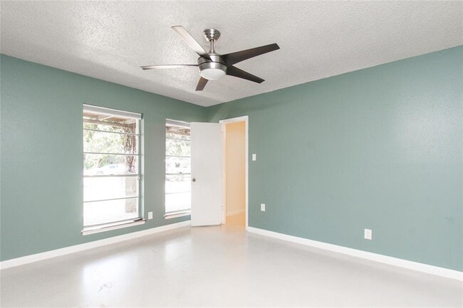 Building Photo - 2524 Berkett Dr
