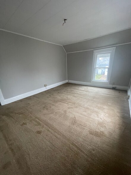 Bedroom - 9 Oak St