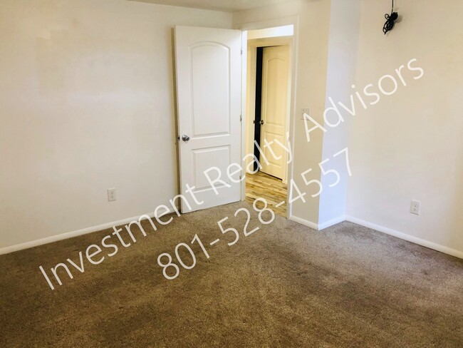 Building Photo - Two-Bedroom Apartment in Kaysville!