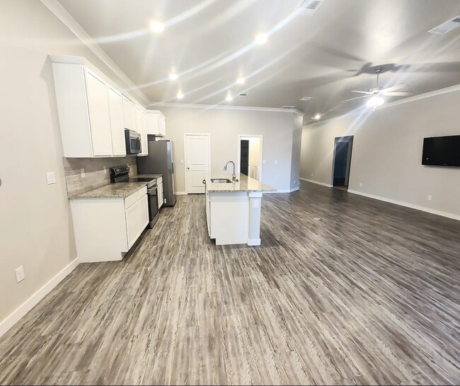 Building Photo - PRE-LEASING for AUGUST - 4 Bedroom in Upland Crossing