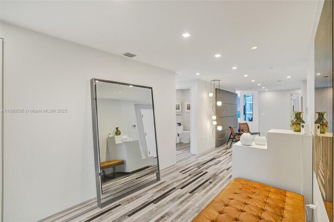 Building Photo - 17875 Collins Ave