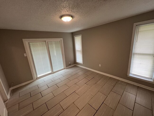 Building Photo - Charming 3-Bedroom Home on Quiet Dead-End ...