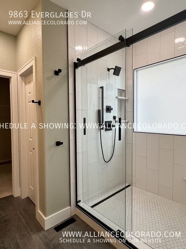 Building Photo - 9863 Everglades Dr