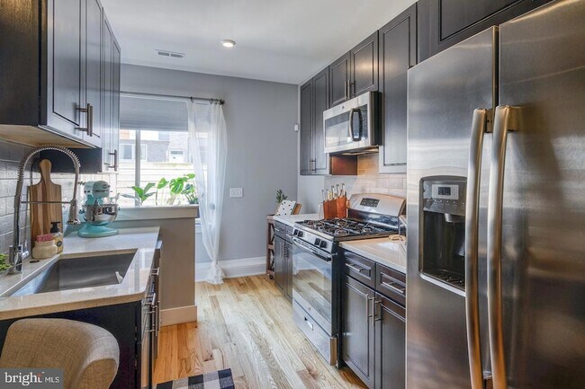 Building Photo - 1431 N 5th St