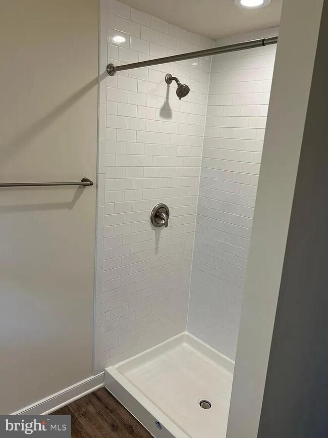 Building Photo - Updated Apartment