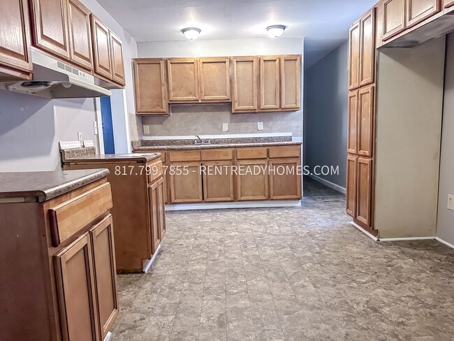 Building Photo - 5405 Wesley Dr