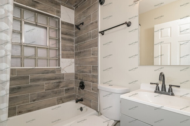 Building Photo - 6926 Greenway Ave