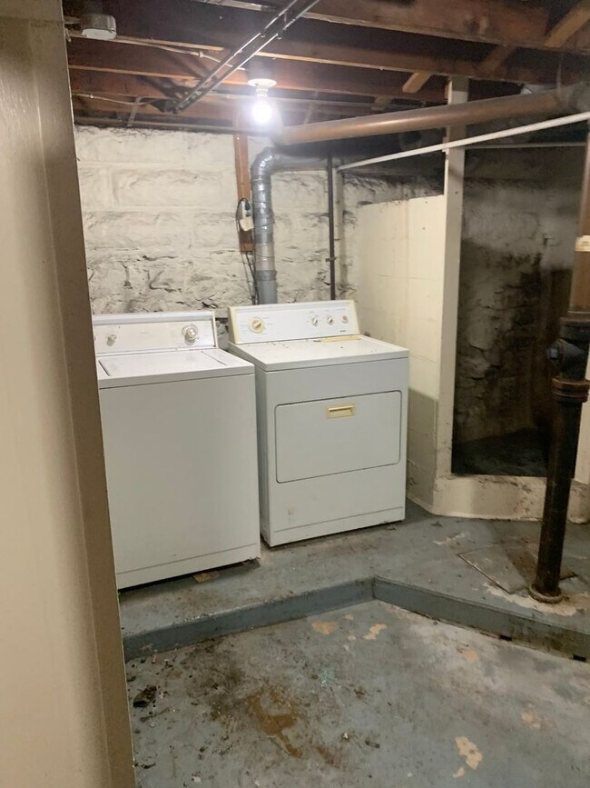 Building Photo - 415 Denver St