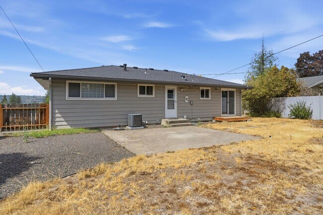 Building Photo - 6520 N Sutherlin St