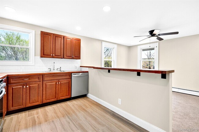 Building Photo - 98 S Main St