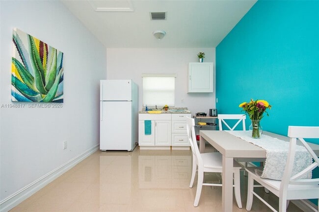 Building Photo - 4680 SW 35th Ave