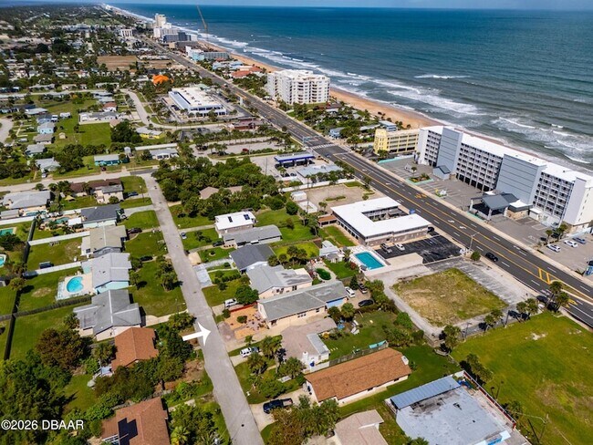 Building Photo - 497 Grandview Ave