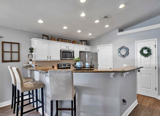 Building Photo - 8390 Island Dr
