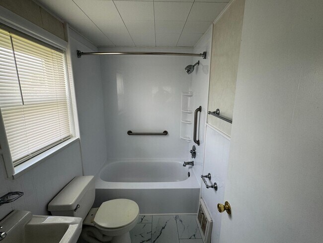 Building Photo - 517 Liberty St