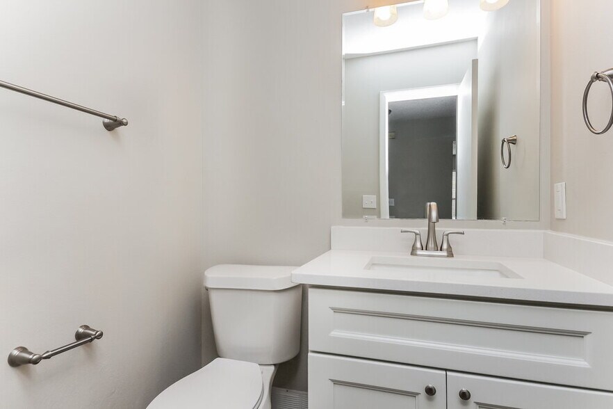 Building Photo - 13133 Boulder Woods Cir