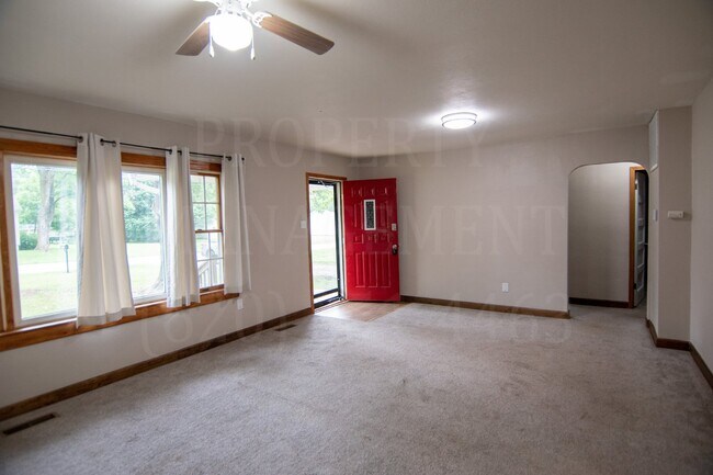 Building Photo - 3 bedroom, rental in west Coffeyville.