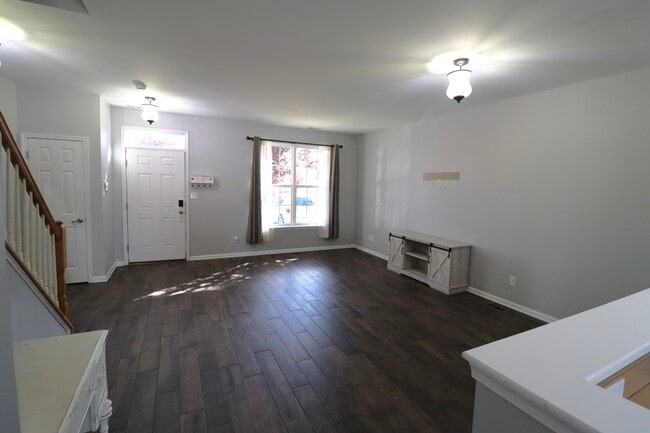 Building Photo - 8805 Hillside Way