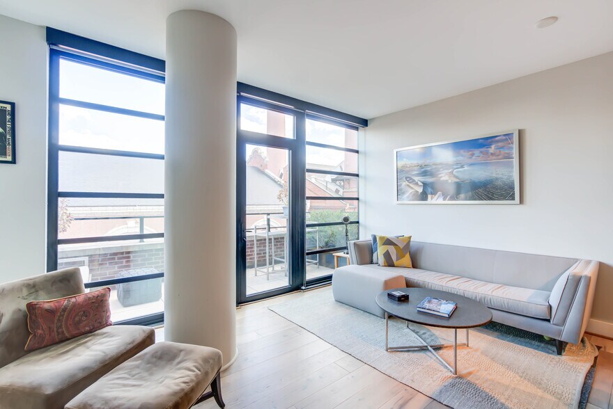 Building Photo - 1300 4th St SE