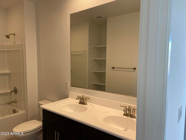 Building Photo - 17401 W Red Fox Rd