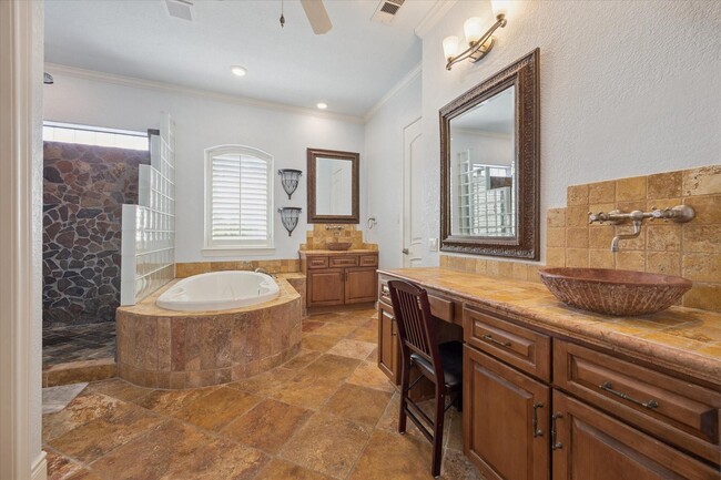 Building Photo - 2128 Harold St