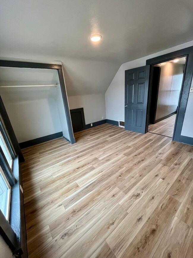 Building Photo - NEWLY RENOVATED 4BD/1BA HOME!