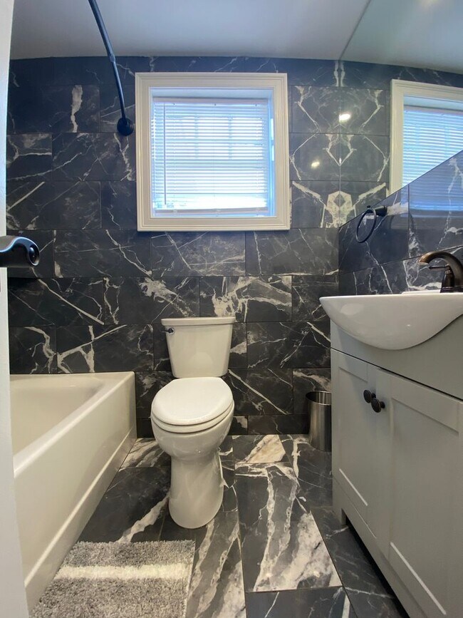 Building Photo - 416 Pearl St