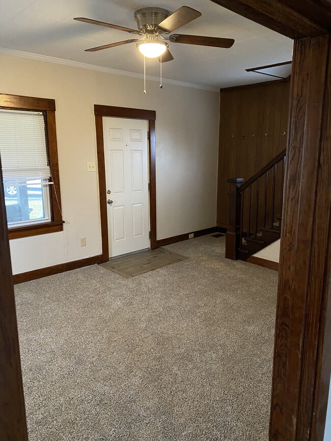 Living room...all new carpet - 3311 Lincoln Ave