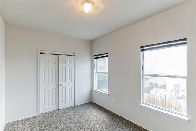 Building Photo - 1107 E 3rd St