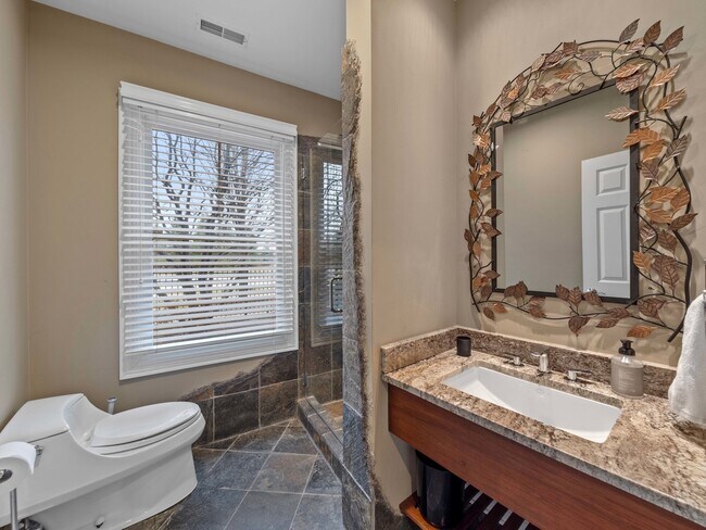 Building Photo - 2048 Valor Ct