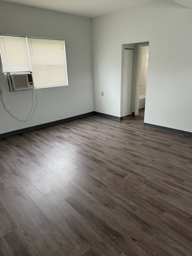 Building Photo - Now Leasing! Beautiful Studio.