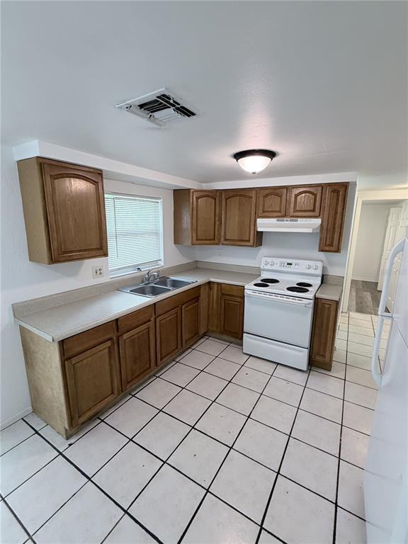 Building Photo - 21377 Campbell Dr