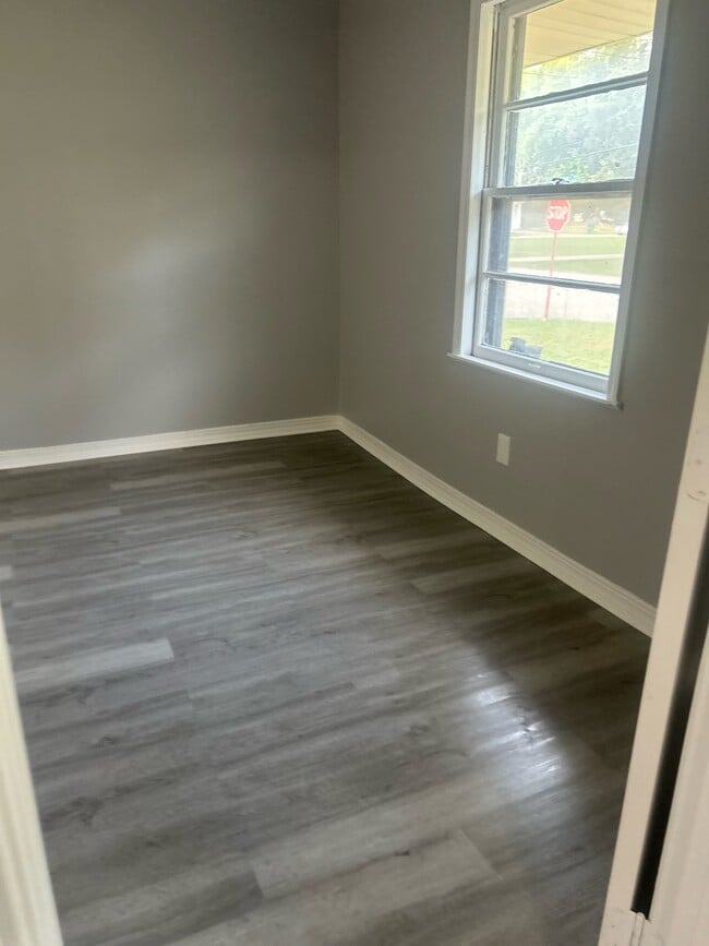 Building Photo - 408 S Foster Dr