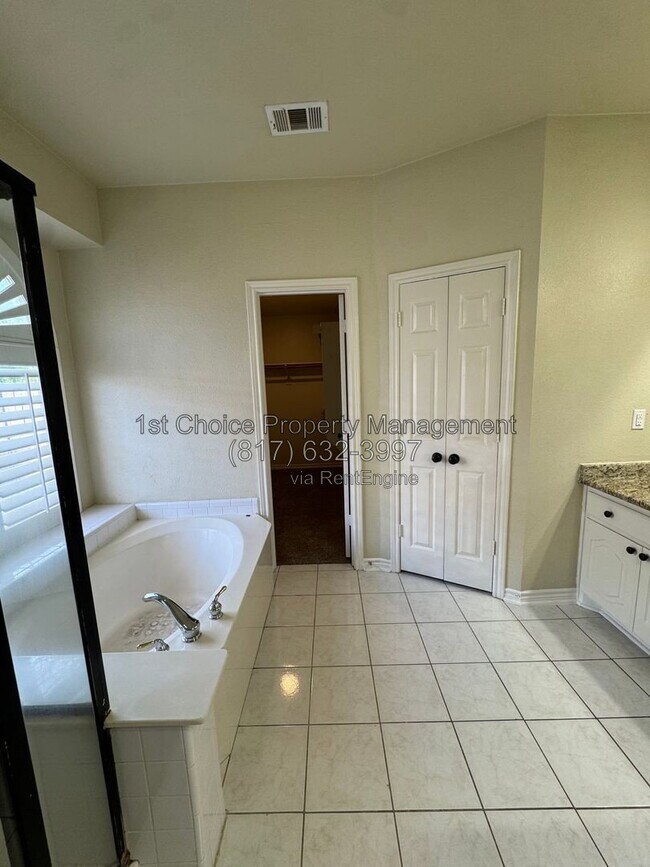 Building Photo - 3006 Upland Dr