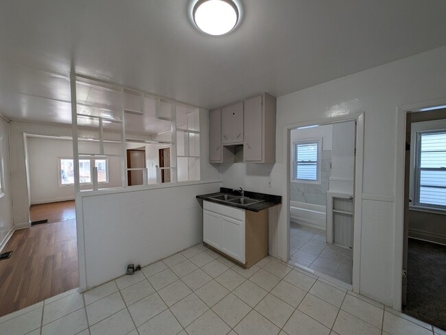 Building Photo - 40 Kerns Ave